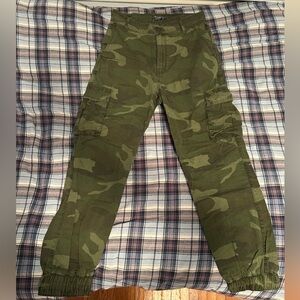 Abercrombie & Fitch Army Camouflage  Cargo Pants